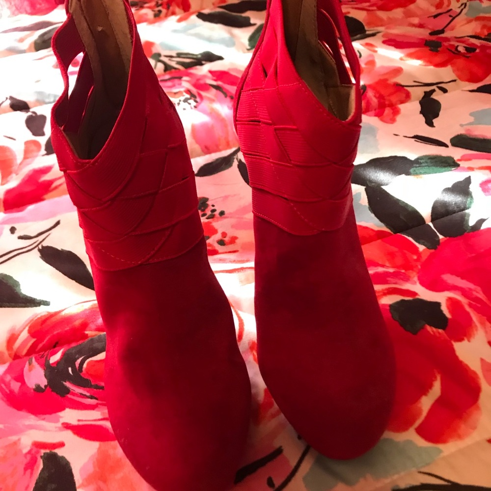 Shoes - Picture 2 of 4